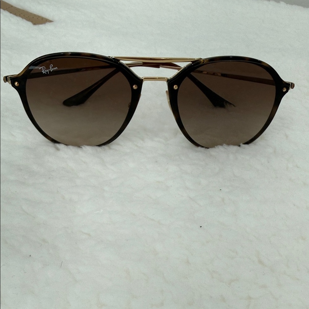 Ray-Ban Tortoiseshell and Gold Round Sunglasses